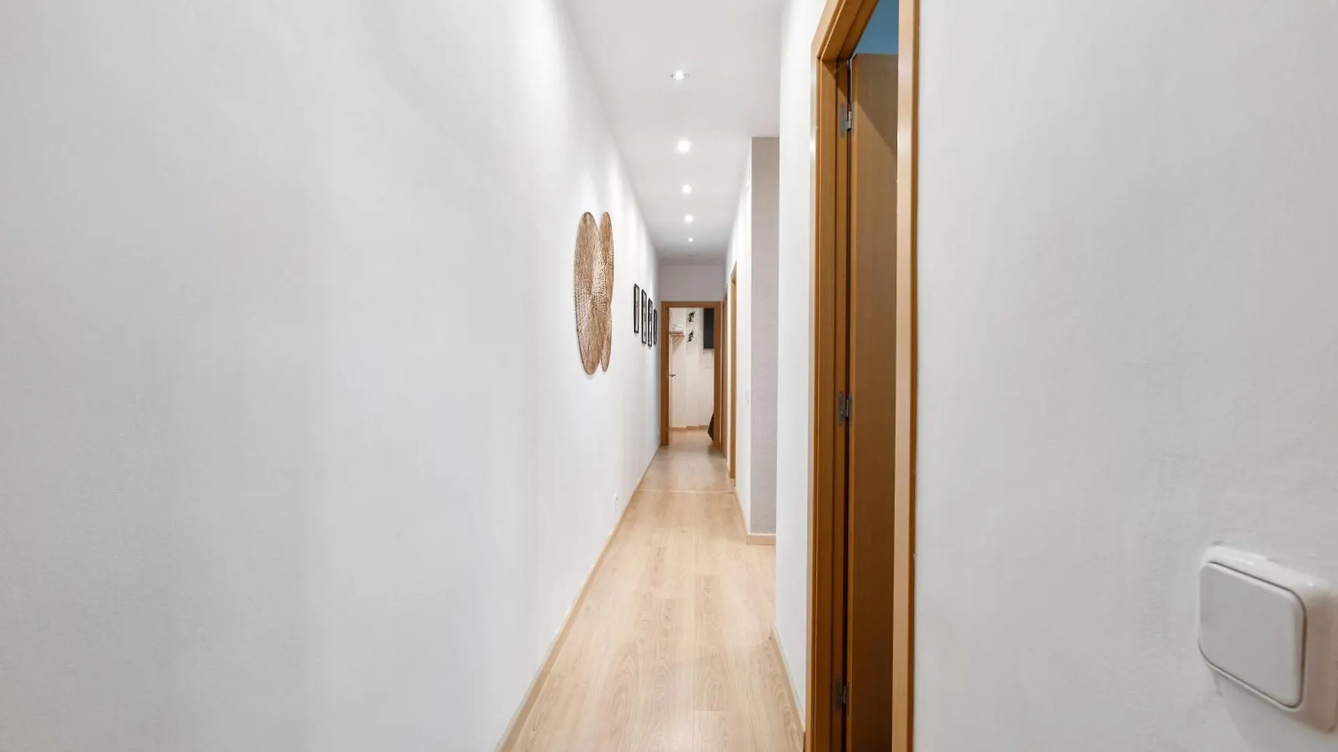Recently Renovated 2 Bedroom Apartment In Eixample バルセロナ